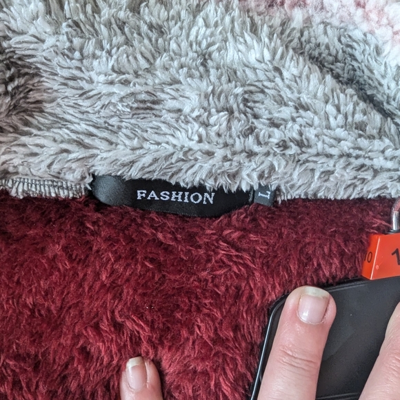 Like new fuzzy vest - Picture 2 of 2